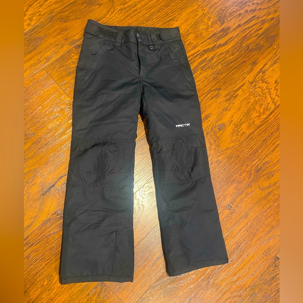*LIKE NEW* boys size medium snow pants in black. Worn once!